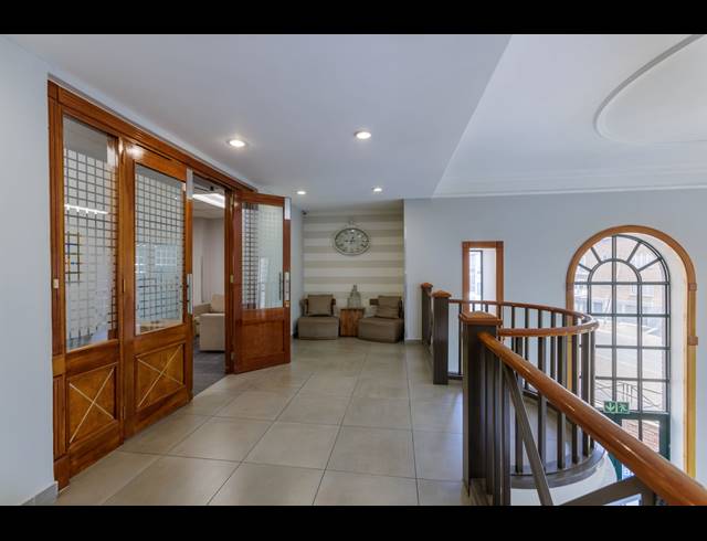 5,571M² OFFICE TO LET IN HYDE PARK